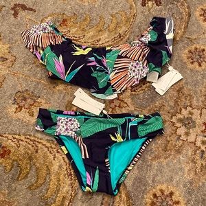 ⭐️ NWT ⭐️ Trina Turk 2 piece Swimsuit! Navy & green floral … Size 4